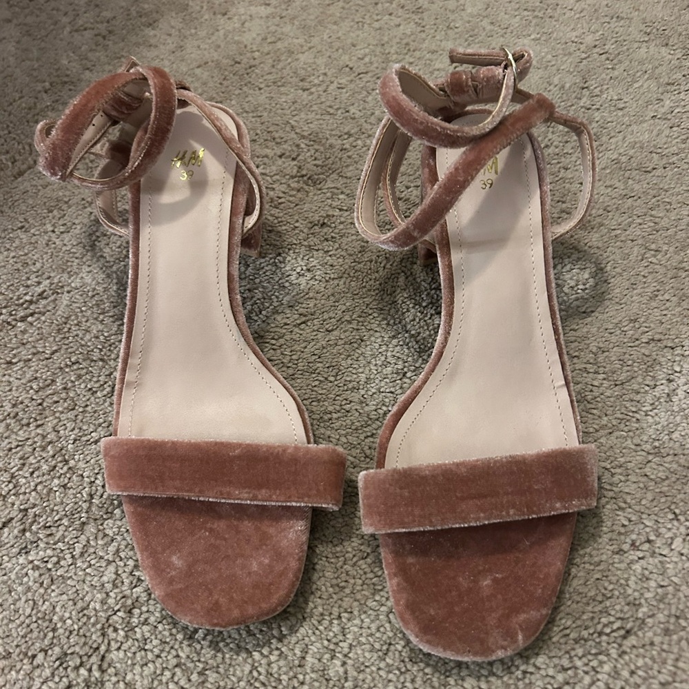 H&M Women's Blush Velvet Sandals
